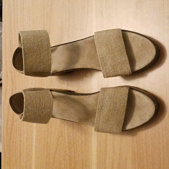 Stretch Sandals in Taupe are Made in Mexico in Size 10  (No Brand Name) - Picture 2 of 9